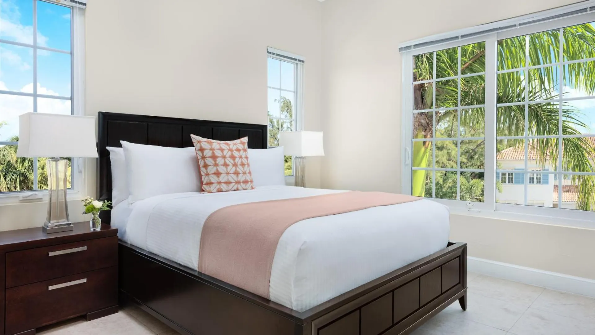 Vakantiehuis One Grace Bay Townhomes Unit 205 The Bight Settlements Turks en Caicos Eilanden