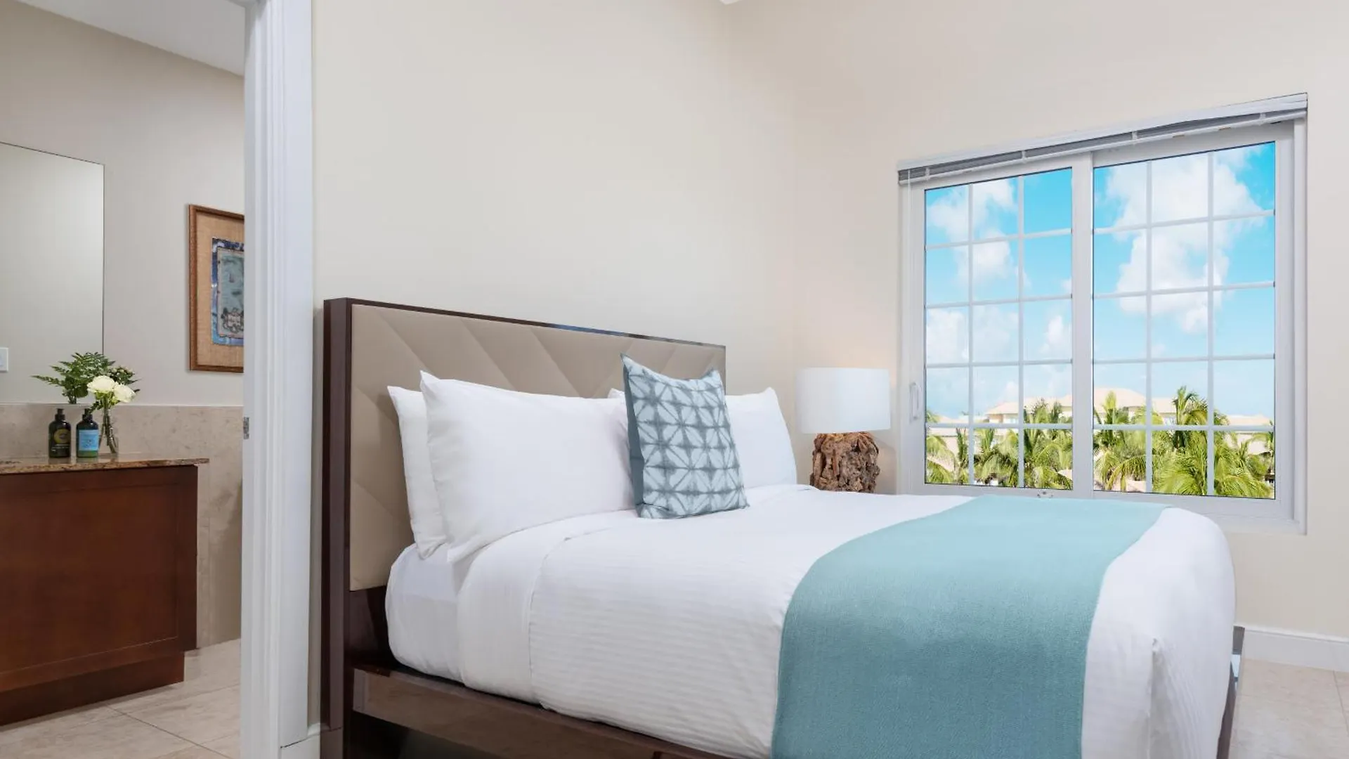 Vakantiehuis One Grace Bay Townhomes Unit 205 The Bight Settlements